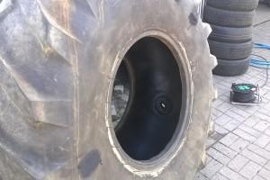 netěsná pneumatika ze zemědělského traktoru
