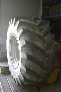 pneumatika ze zemědělského traktoru