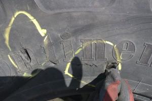 označené otvory v pneumatice